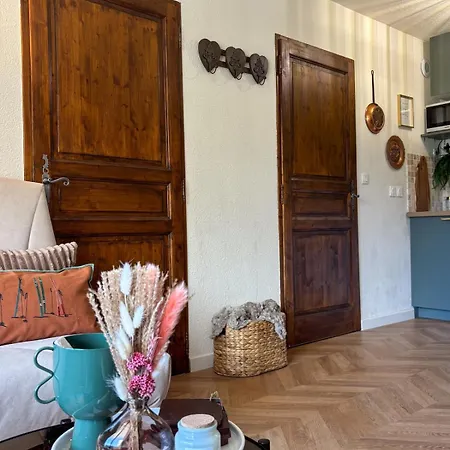 Cozy Cocoon With Breathtaking View And Covered Parking Apartment