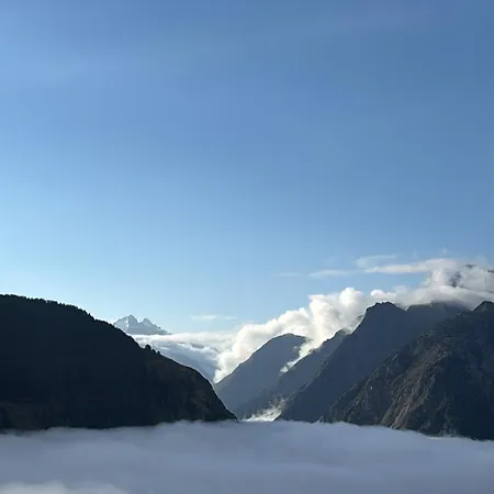 Cozy Cocoon With Breathtaking View And Covered Parking Apartment *