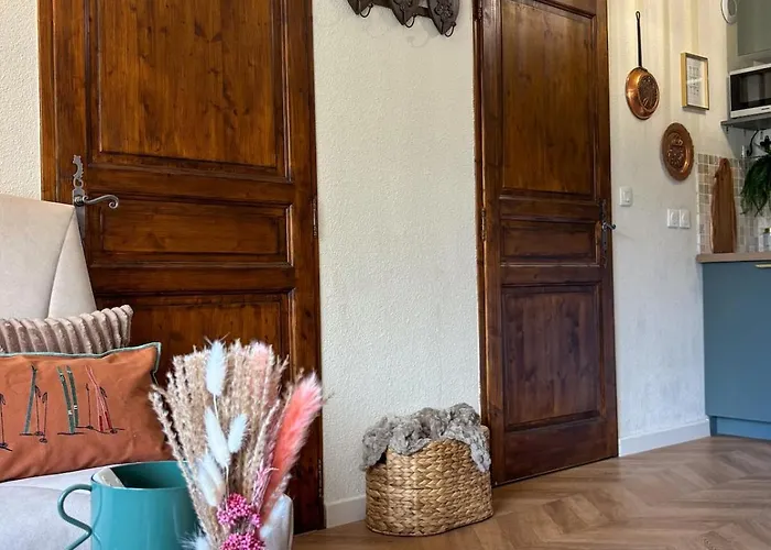 Cozy Cocoon With Breathtaking View And Covered Parking Apartment